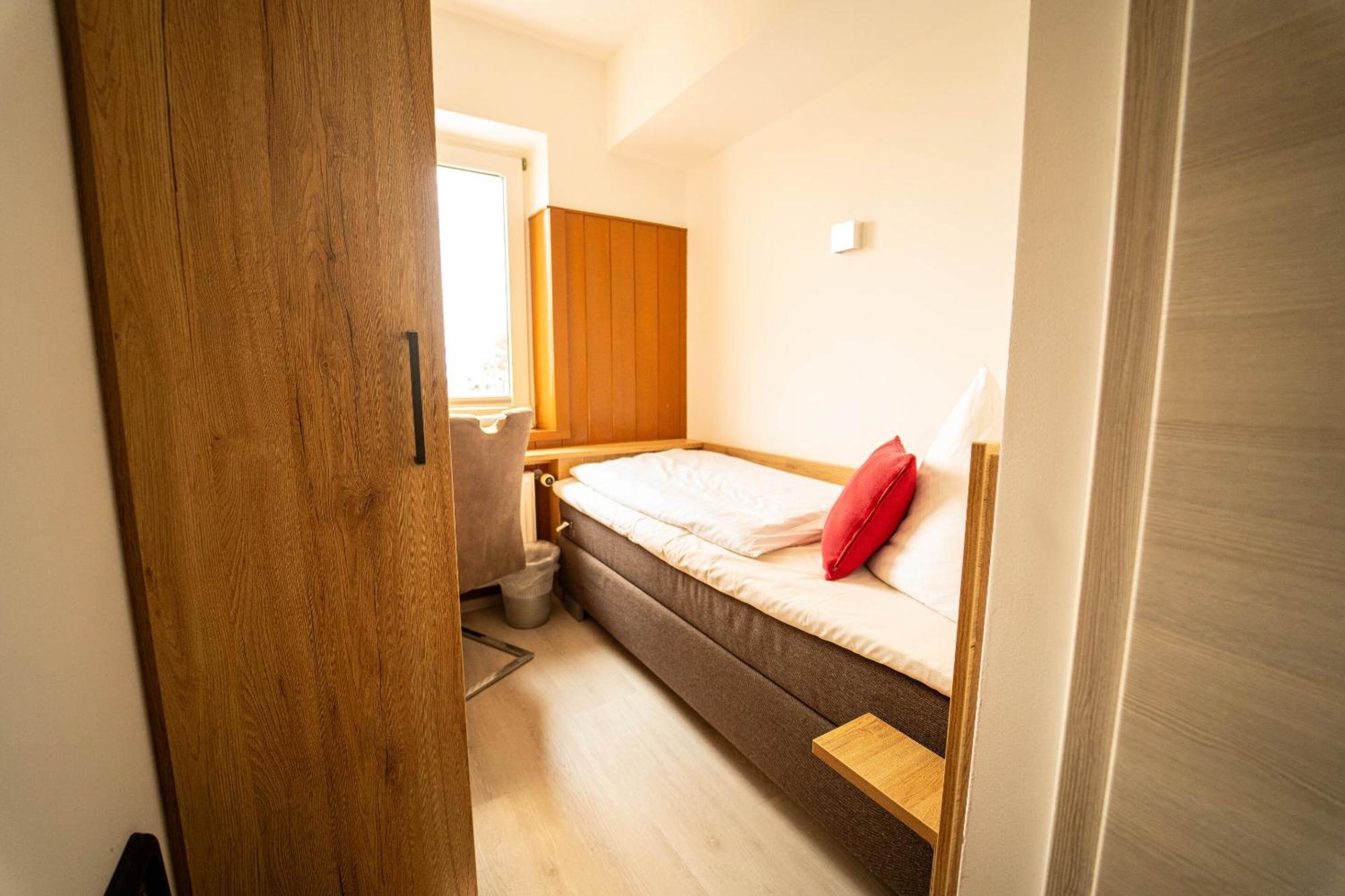 Berghotel Deutscher Flieger Wasserkuppe Gersfeld Habitación foto